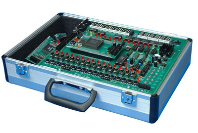    LG-EDA01型 實(shí)驗(yàn)開(kāi)發(fā)系統(tǒng)，一改傳統(tǒng)數(shù)字電路實(shí)驗(yàn)系統(tǒng)“芯片＋連線”做法，而采用CPLD或FPGA等大規(guī)模在線可編程器件,使數(shù)字電路的硬件軟設(shè)計(jì),即電子設(shè)計(jì)自動(dòng)化EDA.該系統(tǒng)支持眾多著名公司的CPLD/ FPGA芯片應(yīng)用開(kāi)發(fā)，并配有相應(yīng)的開(kāi)發(fā)軟件,適用廣大高校的EDA數(shù)學(xué)實(shí)驗(yàn)、課程設(shè)計(jì)和畢業(yè)設(shè)計(jì)，同時(shí)也為科研院所提供了良好的開(kāi)發(fā)環(huán)境。 