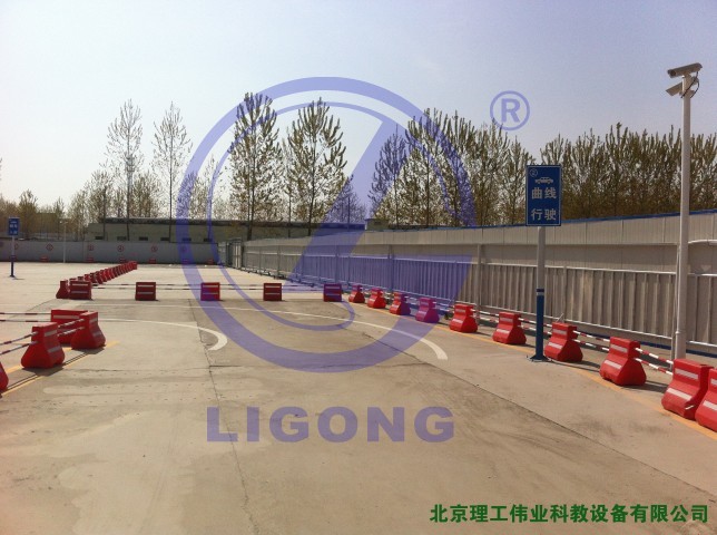 科目二場(chǎng)地考試系統(tǒng)，曲線行駛