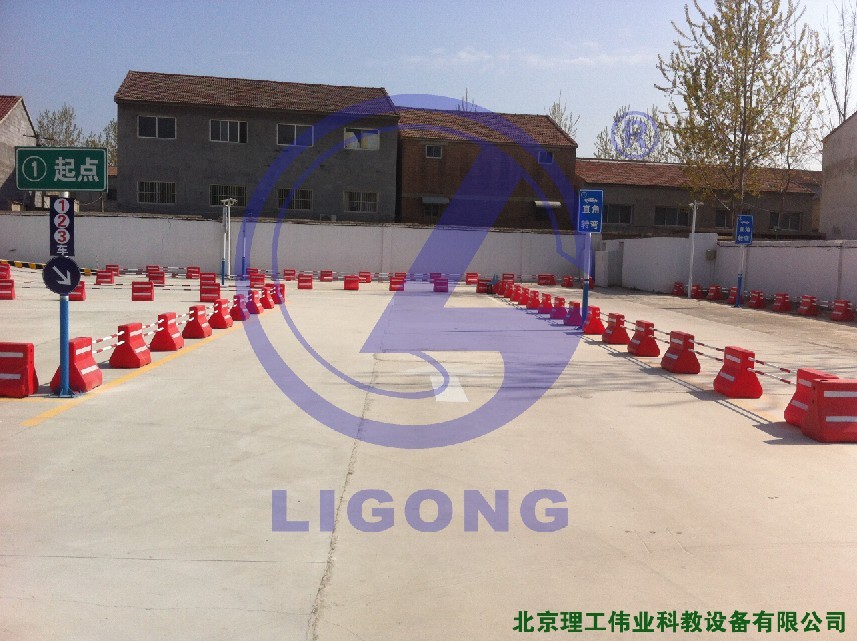 科目二場(chǎng)地考試，直角轉(zhuǎn)彎